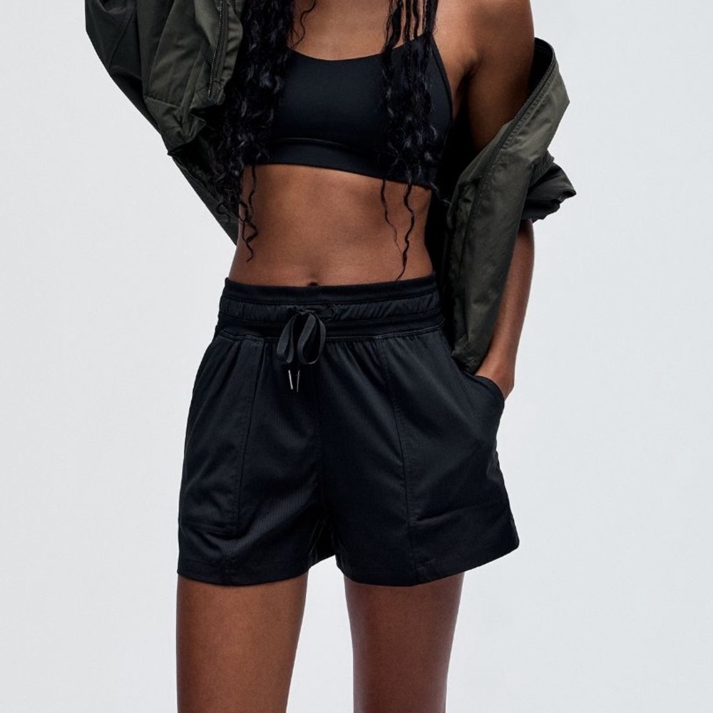 Lululemon Athletica Dance Studio shorts 3.5 inch inseam